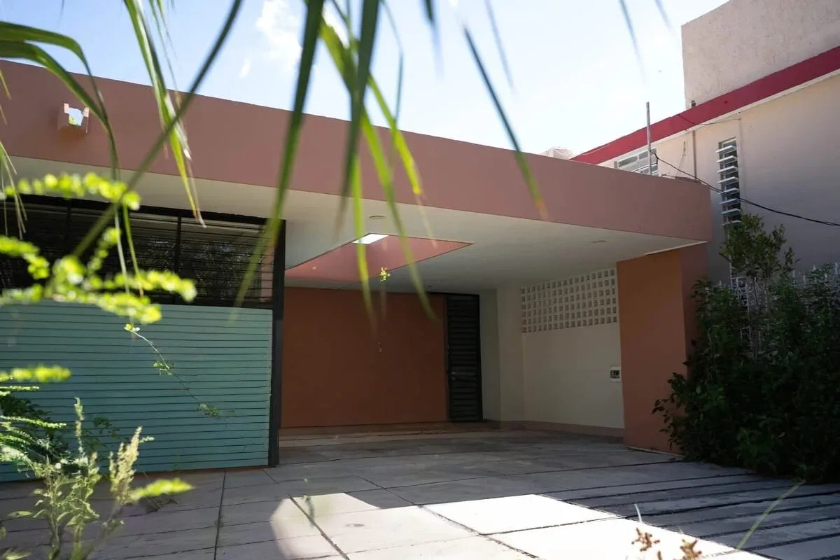 CASA EN RENTA, 2 RECAMARAS, ESTUDIO, PANELES SOLARES, AMUEBLADA GARCIA GINERES (ARC-1104)