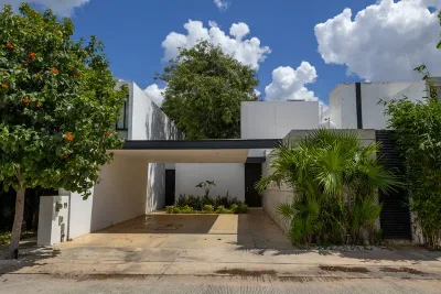 SENSASIONAL CASA EN VENTA EN CHOLUL EN PRIVADA (AVC-2743)