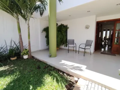 CASA EN VENTA 3 RECAMARAS + ESTUDIO RESIDENCIAL MEXICO NORTE MERIDA (FVC-2816)