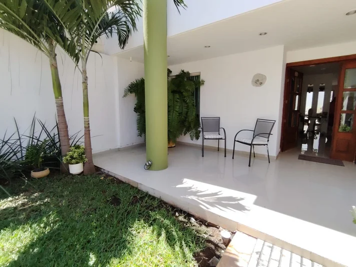 CASA EN VENTA 3 RECAMARAS + ESTUDIO RESIDENCIAL MEXICO NORTE MERIDA (FVC-2816)