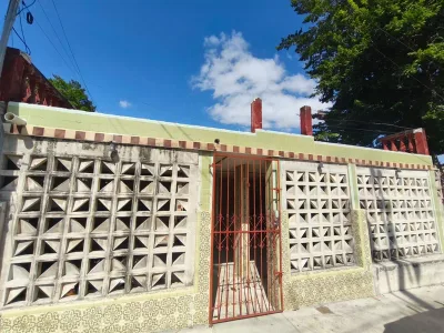 CASA EN VENTA O RENTA 2 PISOS PARA REMODELAR, MERIDA CENTRO (AVC-2432)