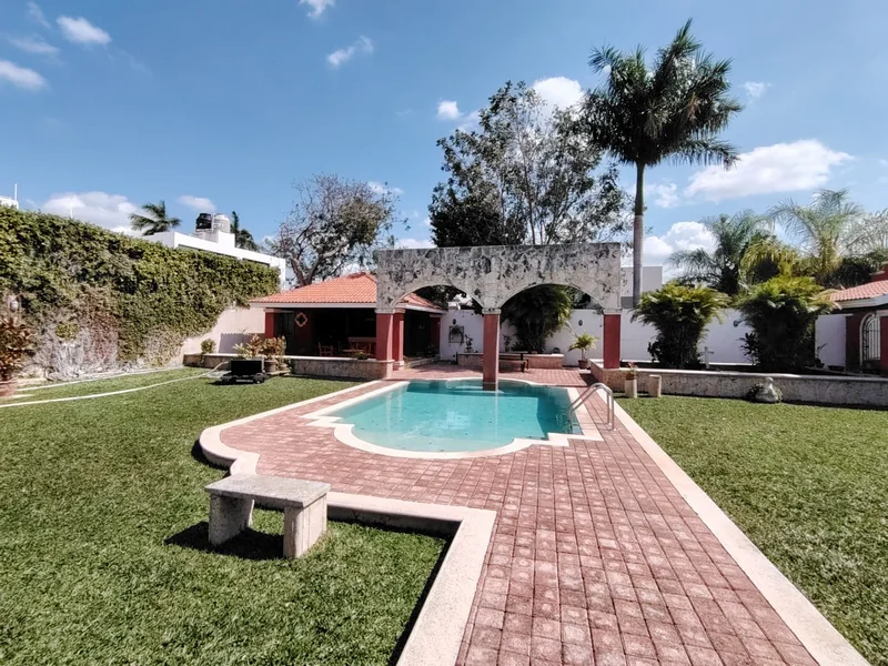 CASA EN VENTA EN BENITO JUAREZ NORTE, MERIDA, CON 1978M2 DE TERRENO (FVC-2779)