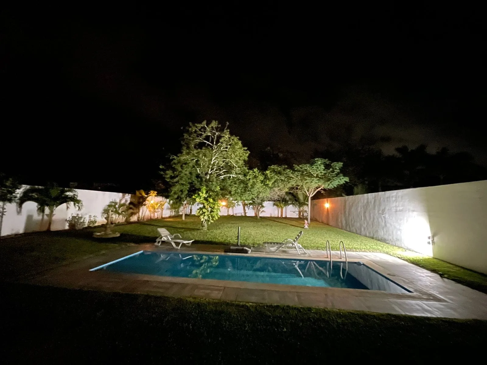 CASA DE LUJO EN VENTA MERIDA LA REJOYADA (AVC-2505)