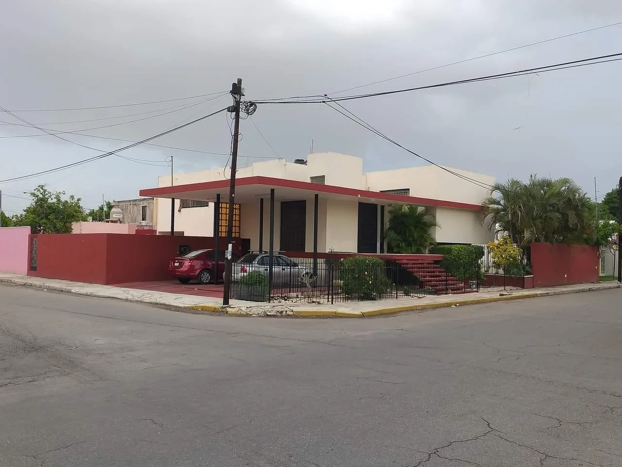 CASA EN VENTA 3 RECAMARAS ,MUY AMPLIA EN ESQUINA MIGUEL ALEMAN (QVC-2550)