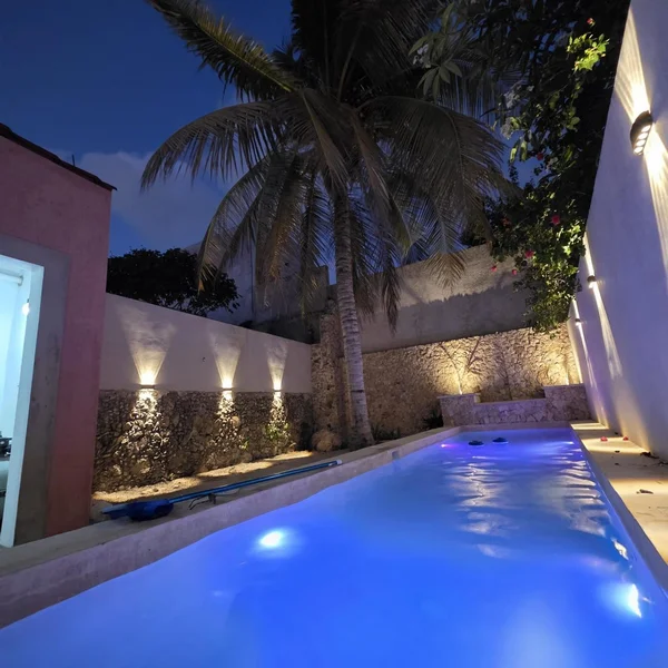 CASA EN VENTA 2 RECAMARAS, ALBERCA, REMODELADA EN VENTA MERIDA CENTRO (AVC-2293)