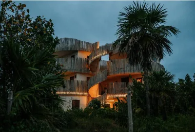 AMPLIA PROPIEDAD EN VENTA RESIDENCIAL O HOTEL A 150M DEL MAR EN HOLBOX QUINTANA ROO (FVC-2761)