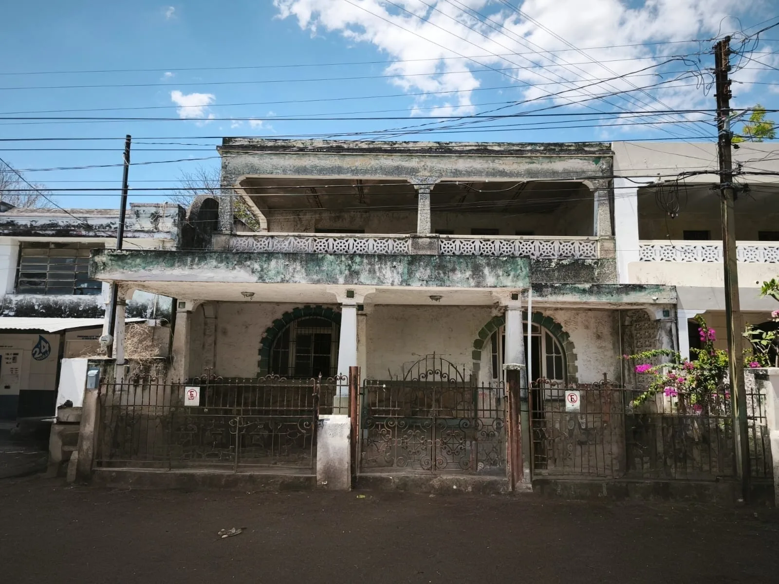 EXCELENTE OPCION PARA REMODELAR EN VENTA MERIDA CENTRO CERCA SANTA ANA (AVC-2555)