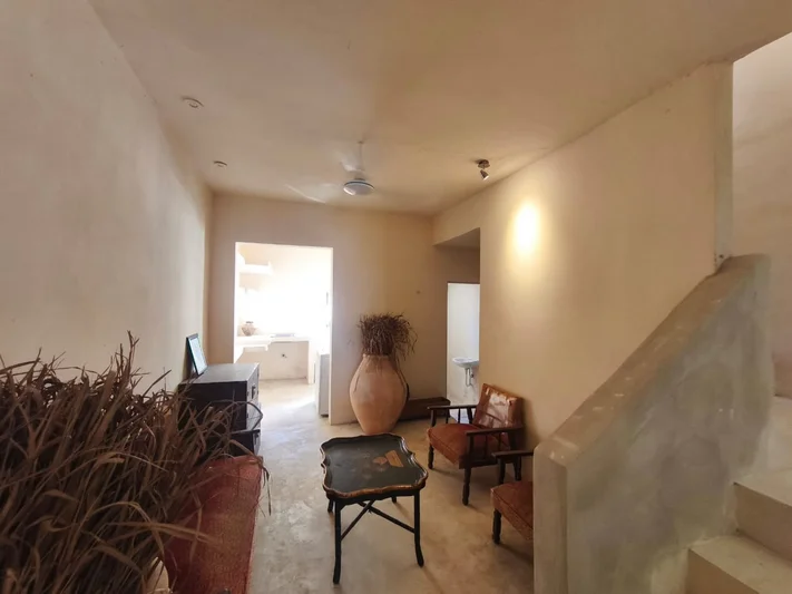 CASA EN VENTA 1 RECAMARA + ESTUDIO, REMODELADA PARA ESTRENAR MERIDA CENTRO  (AVC-2442)