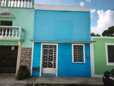 LINDA CASA EN VENTA CON INMOJORABLE UBICACION MERIDA CENTRO ENTRE PLANCHA Y PASEO MONTEJO (AVC-2513)