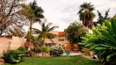 CASA EN VENTA 5 RECAMARAS ALBERCA TERRENO AMPLIO, EN LA EMBLEMATICA GARCIA GINERES (AVC-2518)