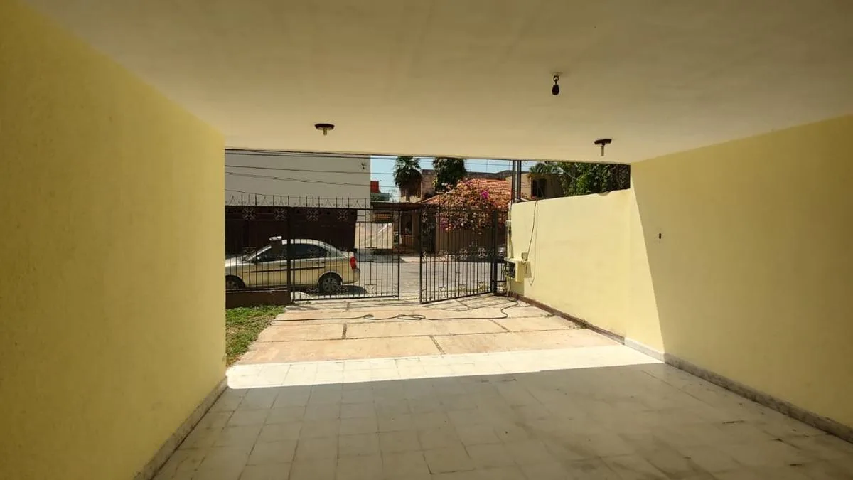 CASA EN VENTA MERIDA, CAMPESTRE A 1/2 CUADRA DE PROLONG. MONTEJO (AVC-2085)