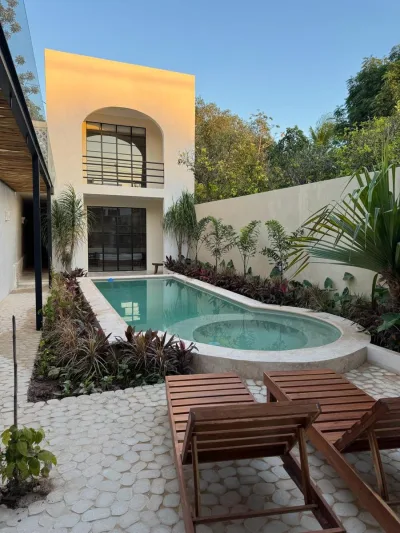 ENCANTADORA CASA EN VENTA, DE LUJO, MERIDA, CENTRO ERMITA "CASA LUCIA" (AVC-2212)