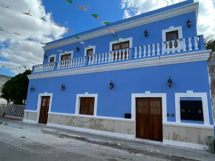 HERMOSA CASA COLONIAL AMUEBLADA CON 3 DEPARTAMENTOS EN VENTA MERIDA, CENTRO HISTORICO (AVC-2262)