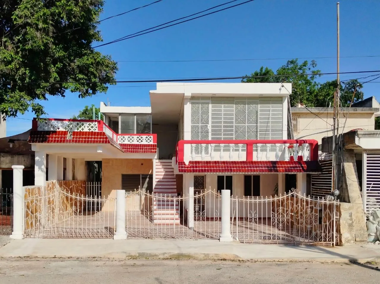CASA CON MUCHAS POSIBILIDADES EN VENTA MERIDA, JESUS CARRANZA (AVC-2338)