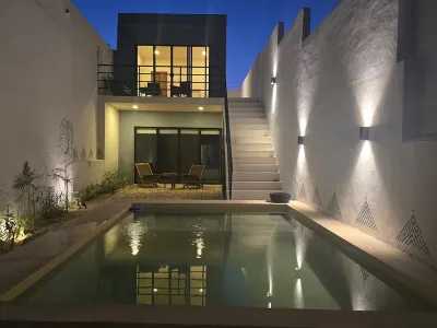 MAGNIFICA CASA EN VENTA AMUEBLADA, EQUIPADA, MERIDA CENTRO ERMITA (AVC-2783)