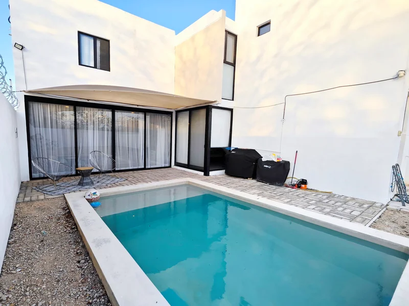 HERMOSA CASA EN VENTA EN PRIVADA ALEZA CONKAL (GVC-2784)