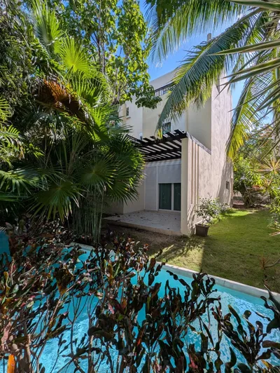HERMOSA CASA EN VENTA PLAYA DEL CARMEN CONDO LA ESCONDIDA (NVC-2342)