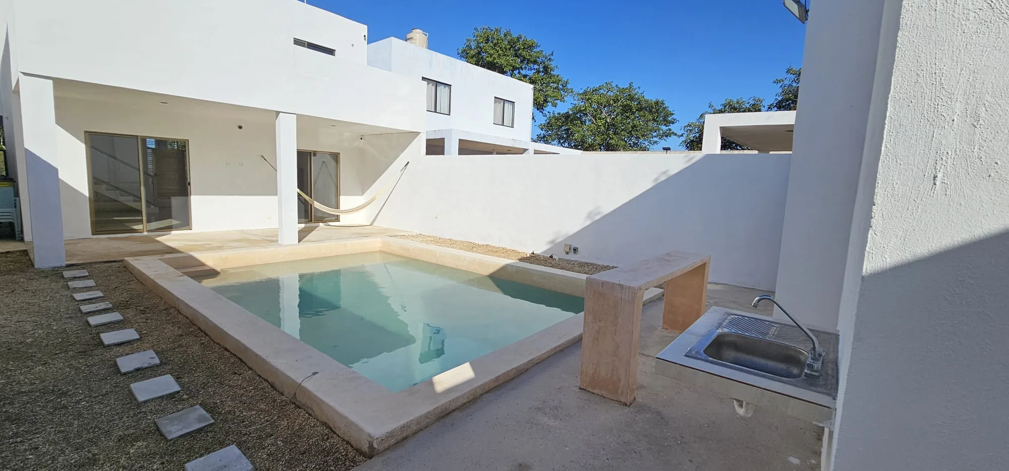 HERMOSA CASA COMO NUEVA EN VENTA MERIDA CONKAL (FVC-2541)