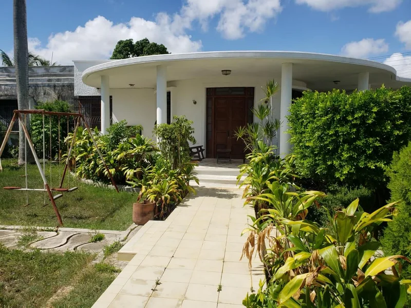 ENCANTADORA CASA COLONIAL EN VENTA MERIDA CENTRO CON TERRENO DE 1500M2 (FVC-2756)