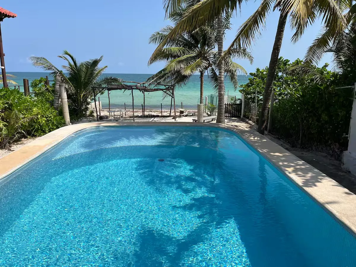 HERMOSA AMPLIA CASA EN VENTA FRENTE AL MAR EN TELCHAC PUERTO (FVC-2700)