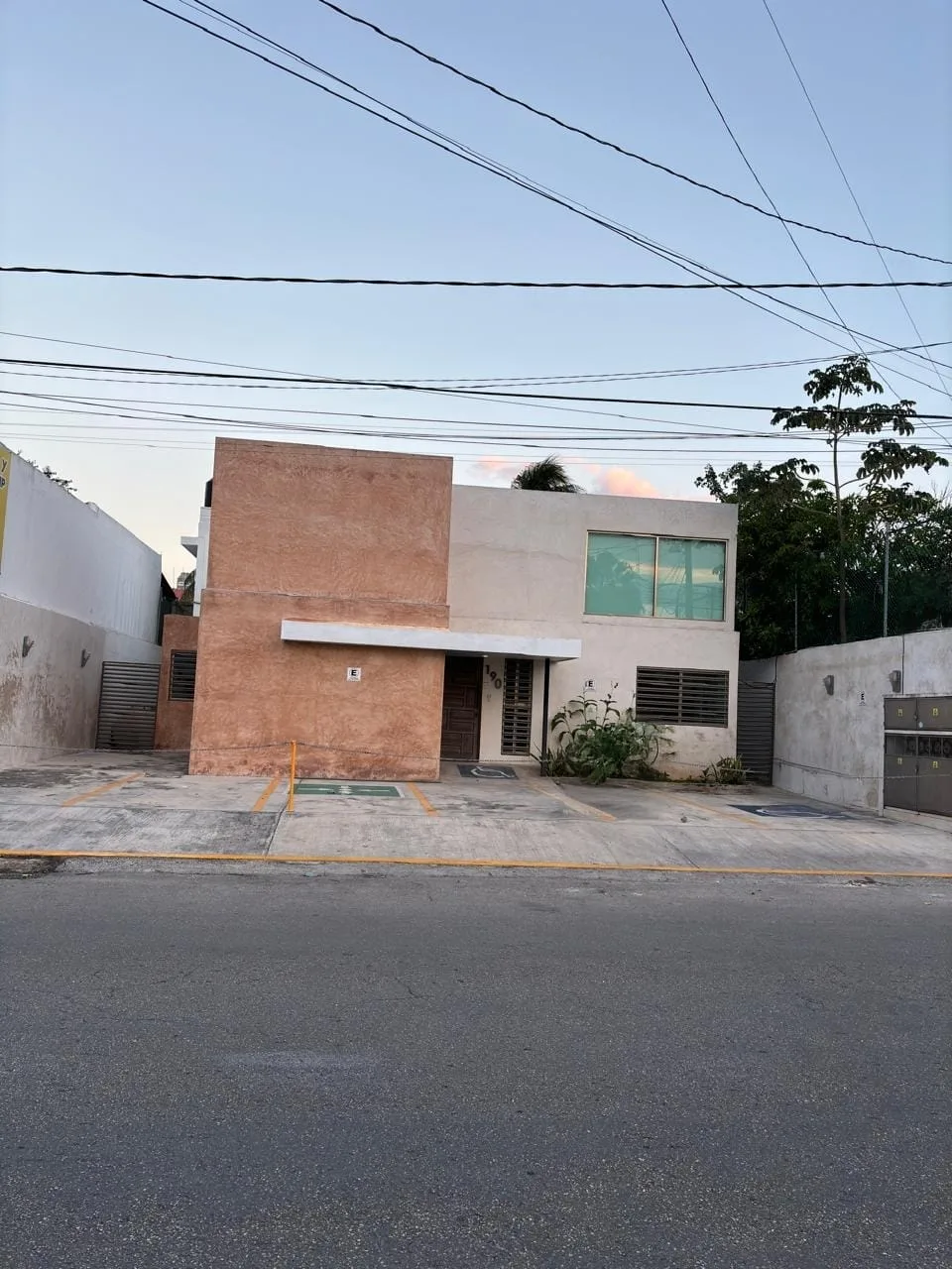 AMPLIA CASA EN RENTA PARA OFICINAS MERIDA MEXICO ORIENTE (NRC-1076)