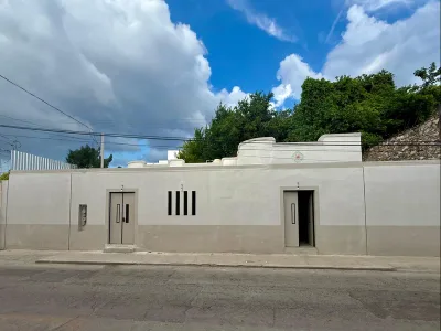 HERMOSA CASA EN VENTA, REMODELADA, A 2 CUADRAS DEL PARQUE DE SANTIAGO (FVC-2763)