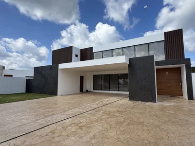 ESPECTACULAR CASA EN VENTA EN JARDINES DE LA REJOYADA MERIDA NORTE (AVC-2547)