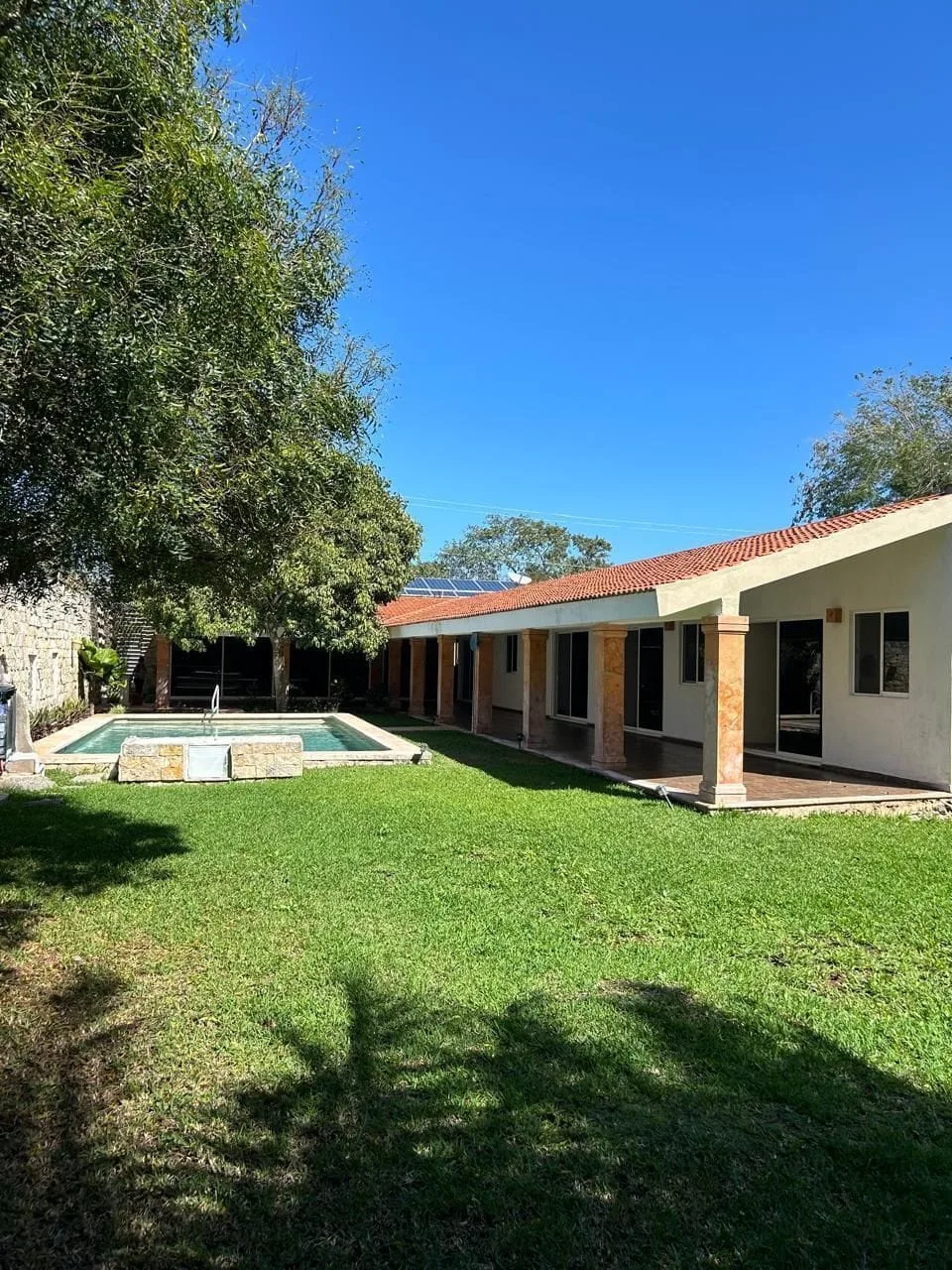 ENCANTADORA CASA ESTILO HACIENDA EN VENTA KOMCHEN (AVC-2532)