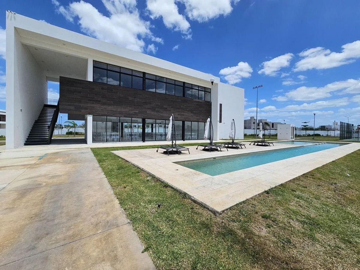 TERRENO EN VENTA PRIVADA XCANATUN CERCA GRAN SAN PEDRO CHOLUL MERIDA NORTE (IVT-1289)