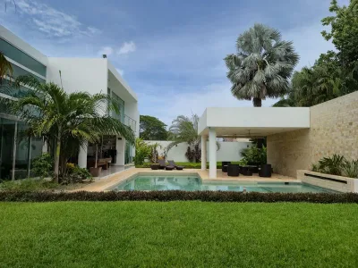 CASA EN VENTA, DE LUJO, 6 RECAMARAS, ALBERCA, ACABADOS DE LUJO TEMOZON NORTE (AVC-2837)