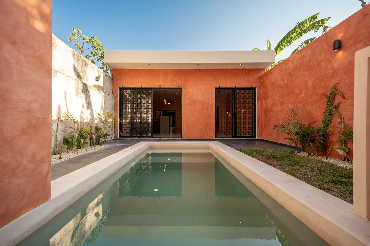 HERMOSA CASA EN VENTA PARA ESTRENAR MERIDA CENTRO BARRIO SANTIAGO (AVC-2333)