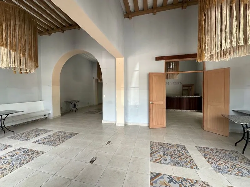 INCREIBLE LOCAL EN RENTA A ESPALDAS DEL PARQUE DE ITZIMNA MERIDA (GRL-1057)