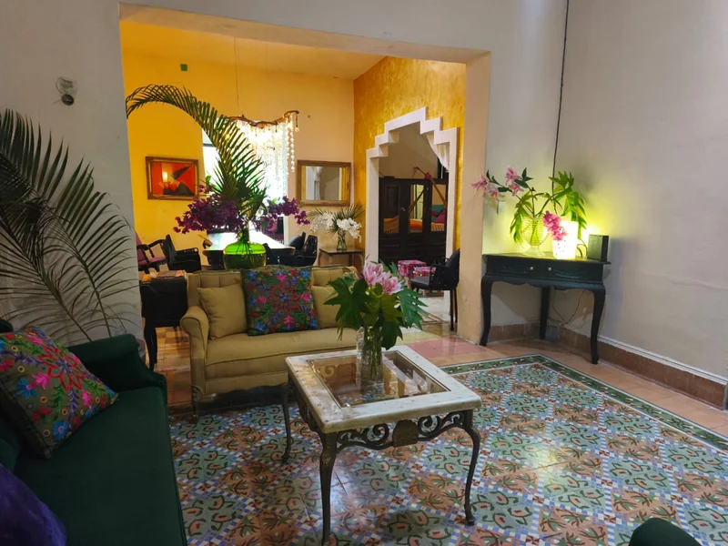 CASA EN VENTA MERIDA, 4 RECAMARAS, ALBERCA, CENTRO,  PASEO MONTEJO,  REMODELADA (AVC-2848)