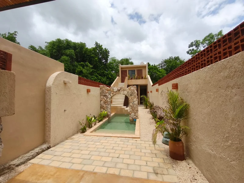 CASA EN VENTA 3 RECAMARAS, ALBERCA, REMODELADA MERIDA CENTRO SAN CRISTOBAL (AVC-2846)