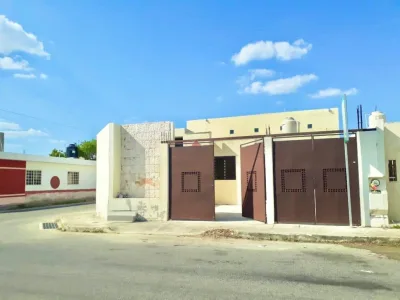 CASA EN ESQUINA EN VENTA MERIDA, ALMENDROS CAUCEL (GVC-2361)