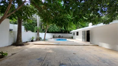 CASA EN VENTA UNA PLANTA CON ALBERCA COLONIA MAYA MERIDA NORTE (GVC-2822)