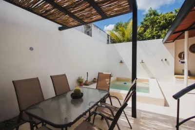 CASA EN VENTA LISTA PARA ENTRAR AMUEBLADA CON PANELES SOLARES MERIDA CENTRO (AVC-2796)