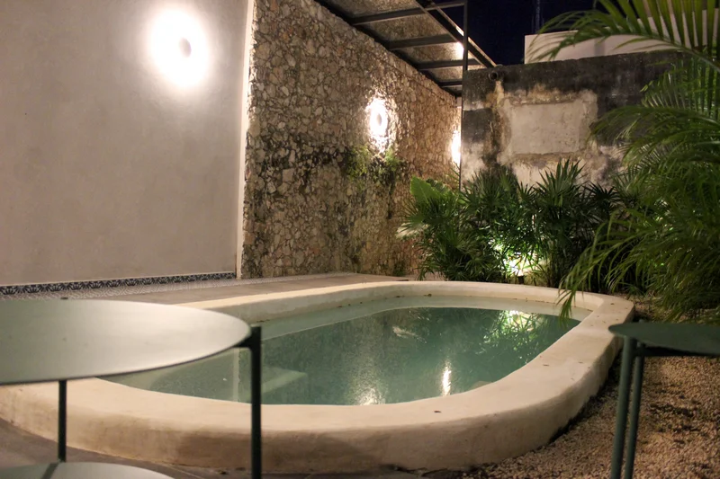 HERMOSA CASA EN VENTA MERIDA, CENTRO ENTRE PARQUES SANTIAGO Y LAS AMERICAS (AVC-2334)