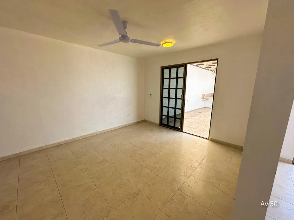 Casa en Venta en Francisco de Montejo - CASA DOS PLANTAS EN VENTA MERIDA FCO DE MONTEJO SOBRE AVENIDA (NVC-2460)