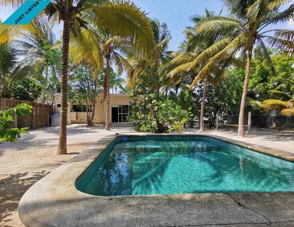 CASA EN RENTA MERIDA PLAYA, SAN CRISANTO A 40M DE LA PLAYA (SRC-1088)