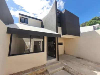 CASA EN VENTA, 3 RECAMARAS, ALBERCA, PARA ESTRENAR MERIDA PENSIONES (AVC-2767)