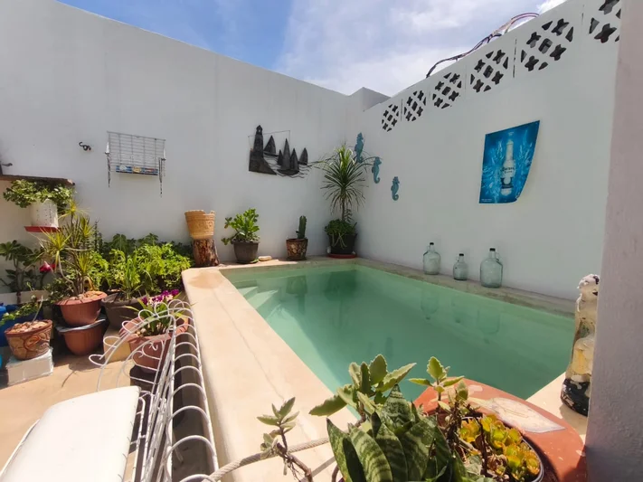COMODA CASA EN VENTA ESQUINA MERIDA CENTRO MELITON SALAZAR (AVC-2806)