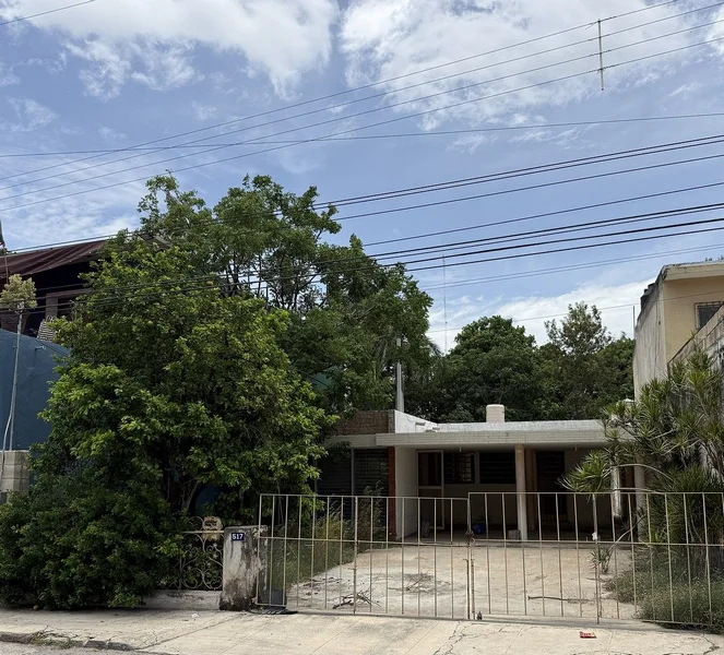 CASA EN VENTA 3 RECAMARAS TERRENO AMPLIO CERCA PASEO MONTEJO Y SANTA ANA (FVC-2852)