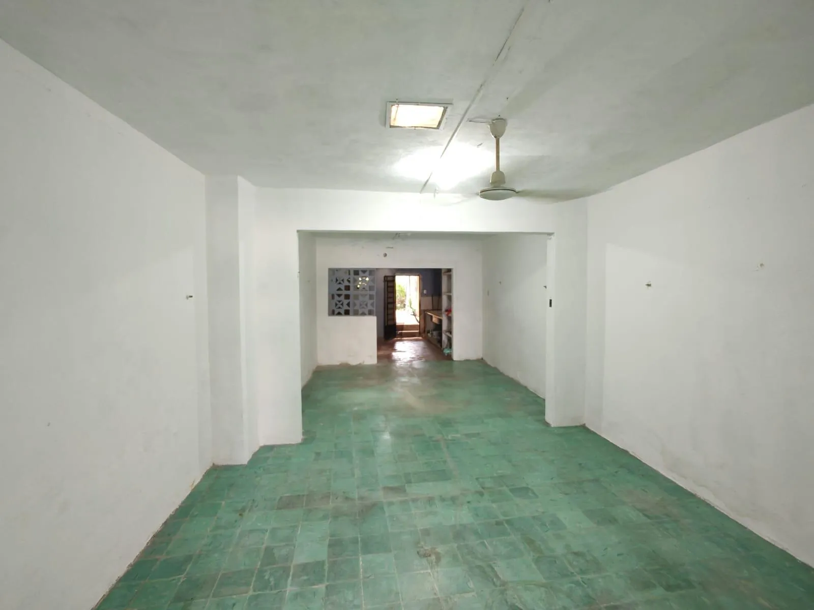 LINDA CASA EN VENTA PARA REMODELAR CENTRO MERIDA ERMITA (AVC-2673)