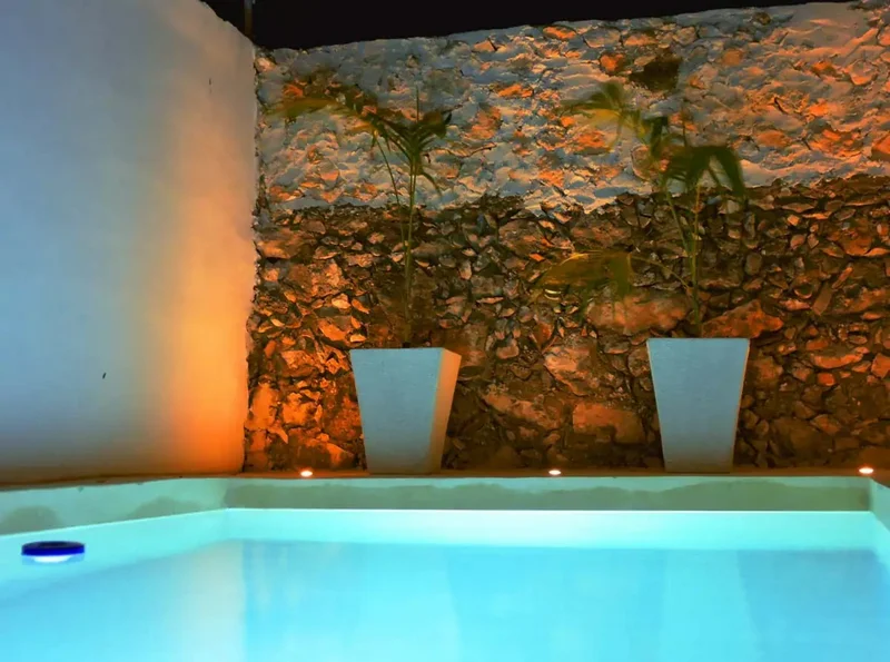 CASA EN VENTA 2 RECAMARAS, ALBERCA, RECIEN REMODELADA MERIDA CENTRO (FVC-2412)