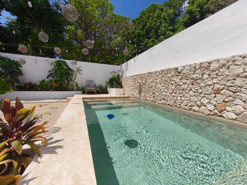 CASA EN VENTA REMODELADA MERIDA CENTRO CERCA GARCIA GINERES CON ALBERCA (AVC-2772)