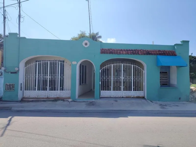 AMPLIA CASA EN VENTA, SOLA PLANTA LAZARO CARDENAS CERCA PLAZA PATIO (AVC-2690)