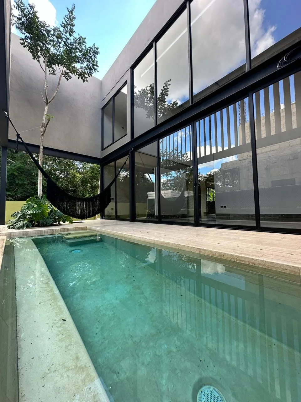 MAJESTUOSA CASA EN VENTA EN EL COUNTRY CLUB DE MERIDA (FVC-2625)