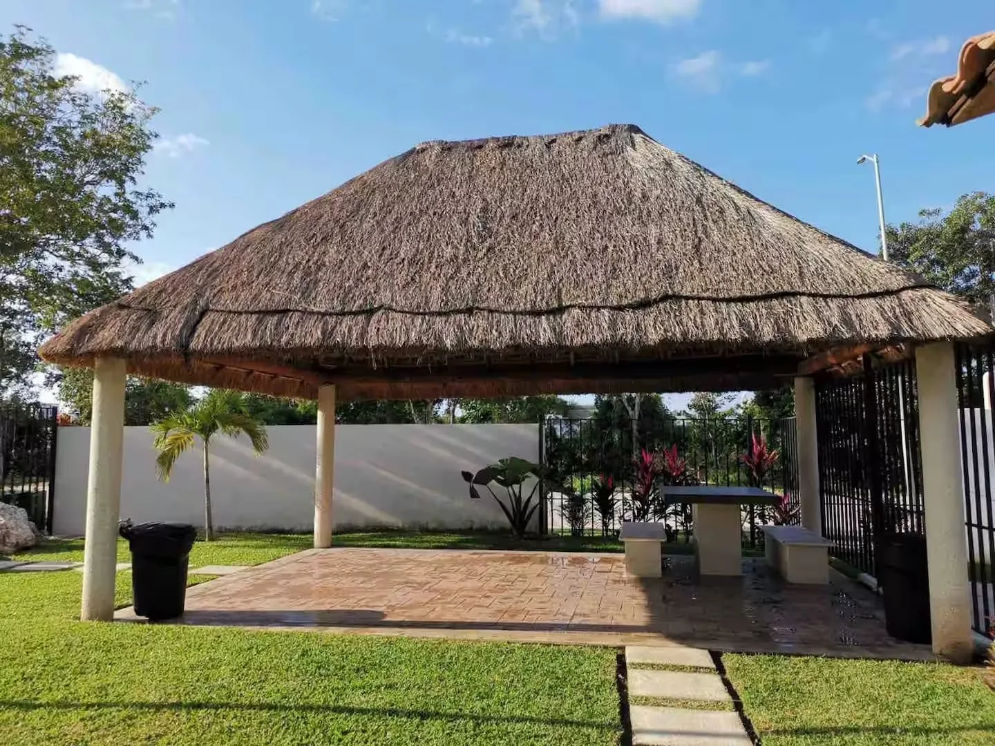 OPORTUNIDAD DEPARTAMENTO EN VENTA 2 RECAMARAS AMUEBLADO MAYAKOBA PLAYA DEL CARMEN (FVD-1040)