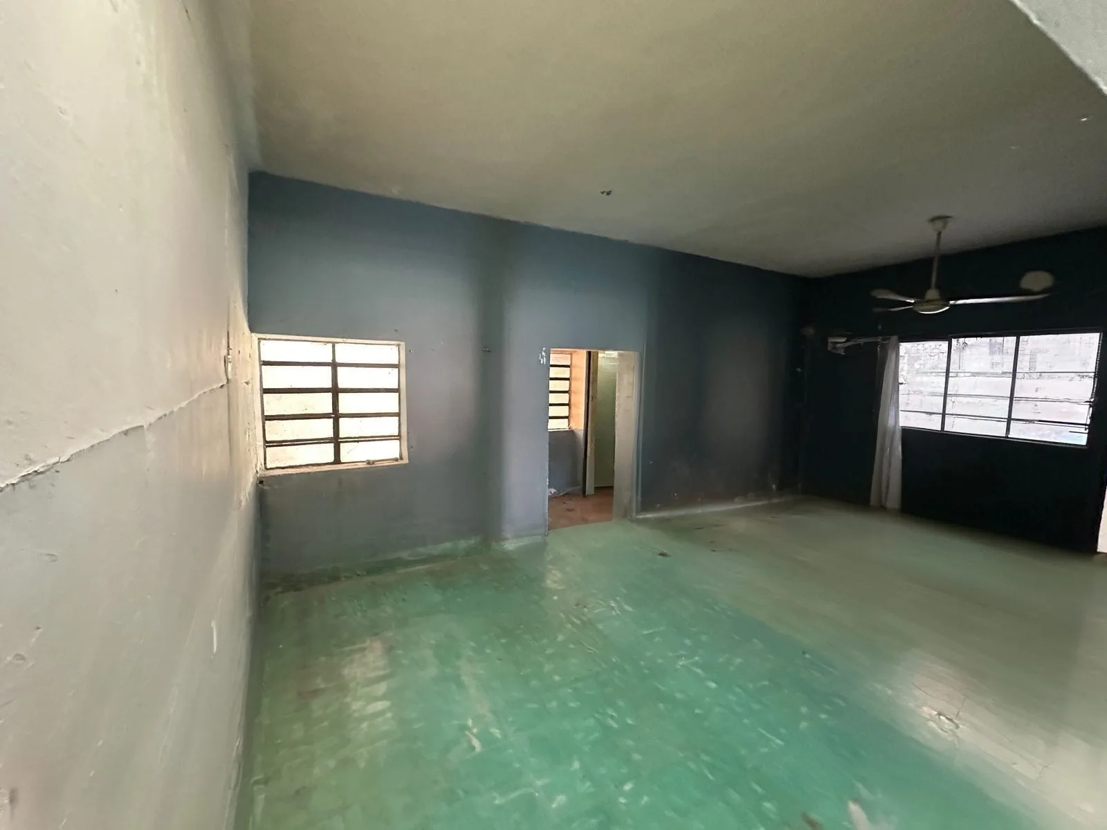 CASA EN VENTA 2 RECAMARAS PARA REMODELAR CENTRO MERIDA CERCA ERMITA (AVC-2549)